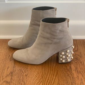 Stuart Weitzman Pearl Bacari bootie in light grey, size 38